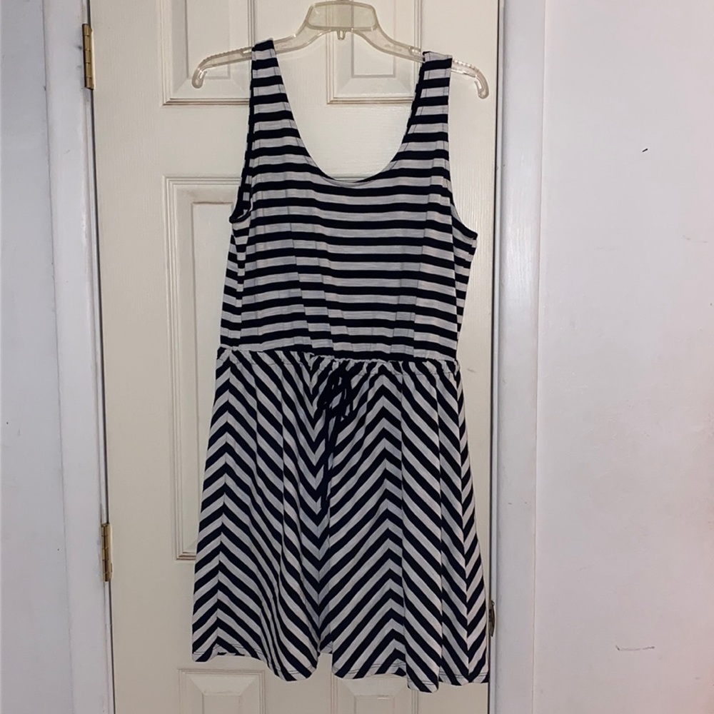 Black and white mini